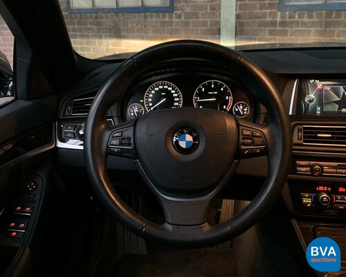BMW 5-Serie 520d Touring 184pk 2014, 8-XGN-05