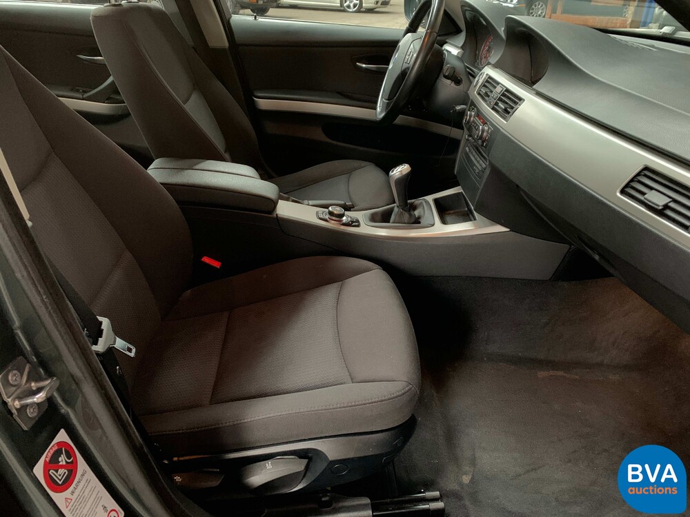 BMW 325d Touring 197pk -Facelift- 2009, 3-XLF-49