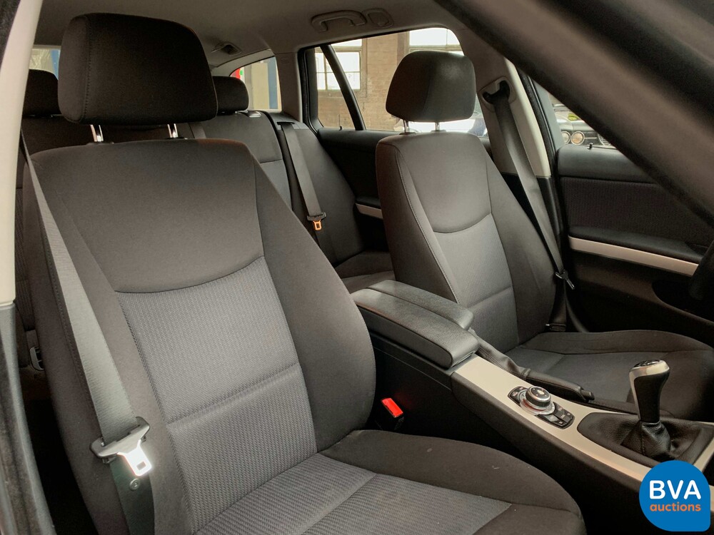 BMW 325d Touring 197pk -Facelift- 2009, 3-XLF-49