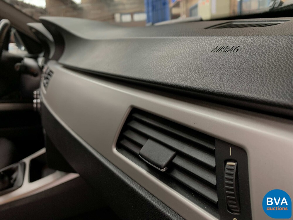 BMW 325d Touring 197pk -Facelift- 2009, 3-XLF-49