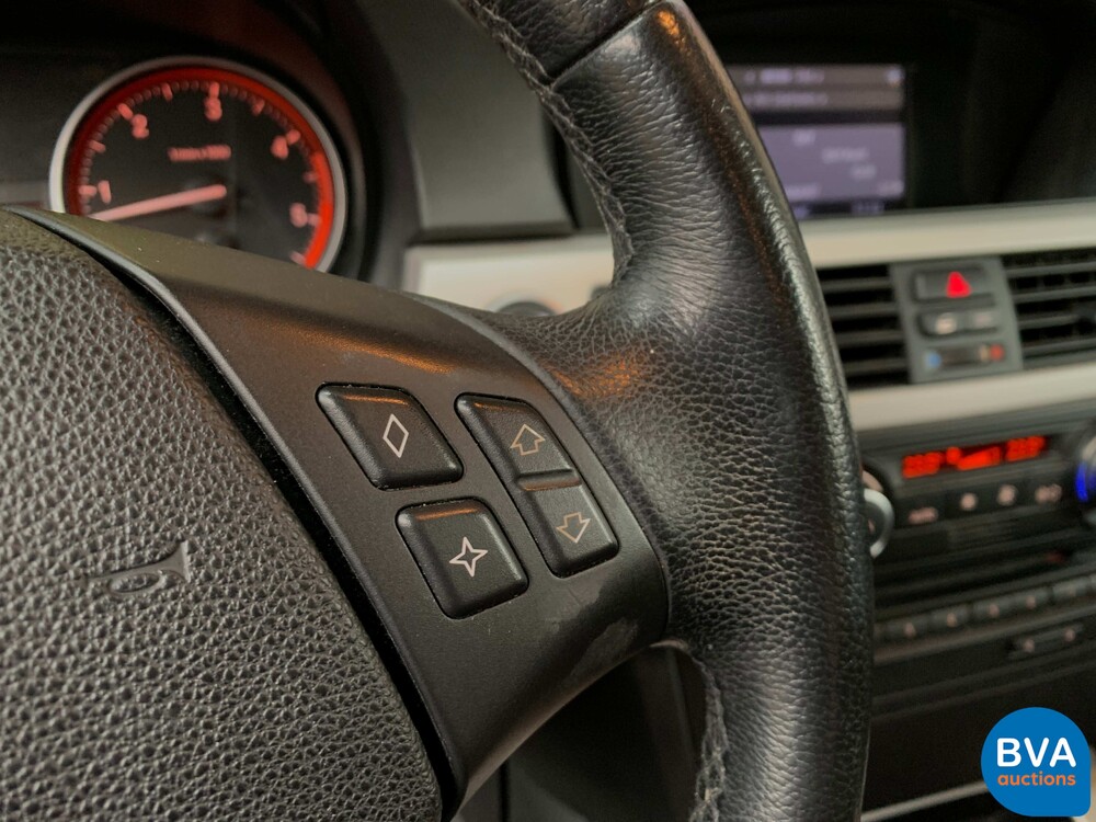 BMW 325d Touring 197pk -Facelift- 2009, 3-XLF-49