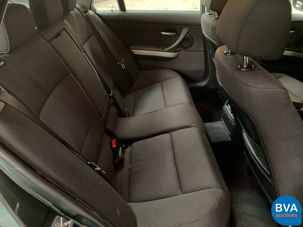 BMW 325d Touring 197pk -Facelift- 2009, 3-XLF-49