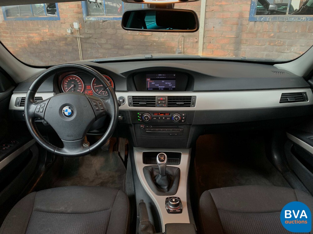 BMW 325d Touring 197pk -Facelift- 2009, 3-XLF-49