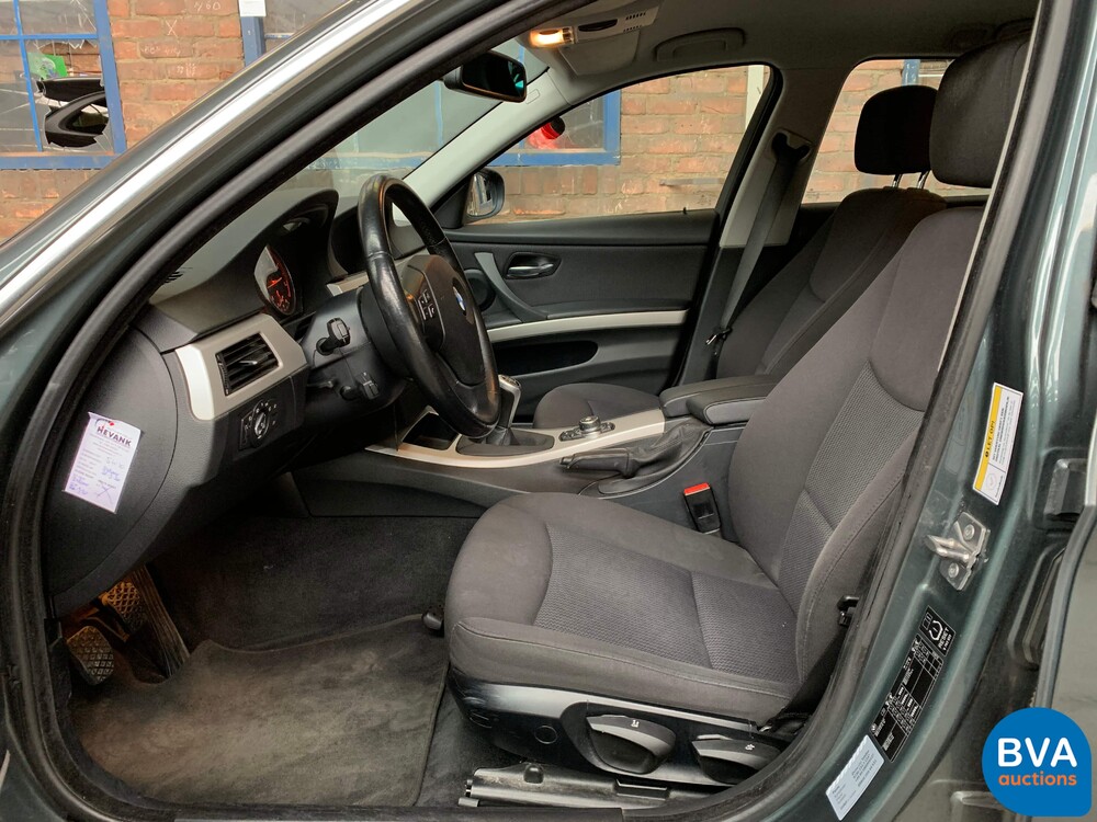 BMW 325d Touring 197pk -Facelift- 2009, 3-XLF-49