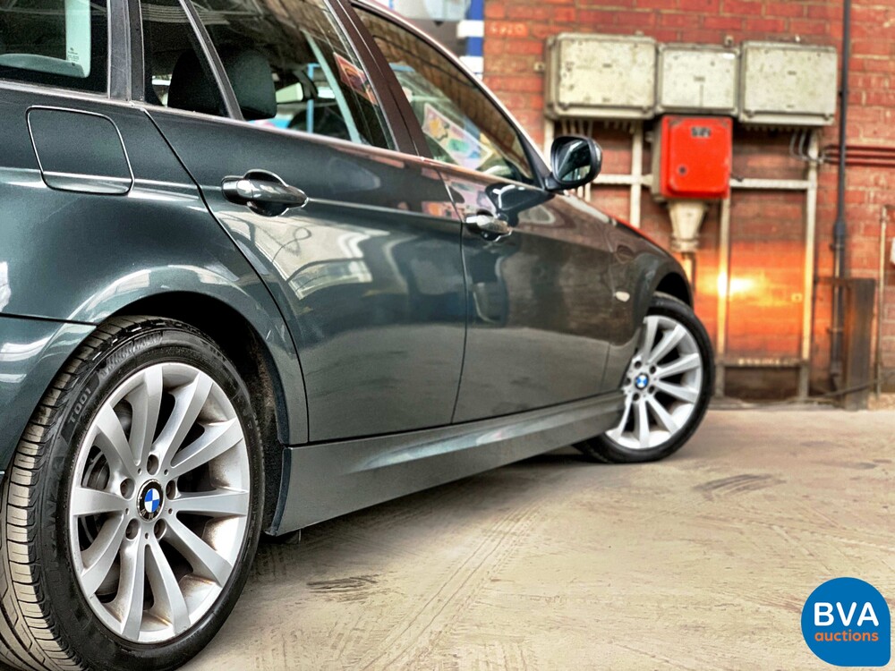 BMW 325d Touring 197pk -Facelift- 2009, 3-XLF-49