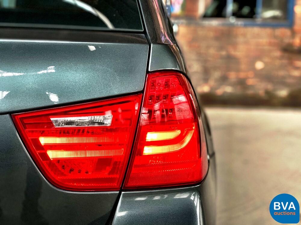 BMW 325d Touring 197pk -Facelift- 2009, 3-XLF-49