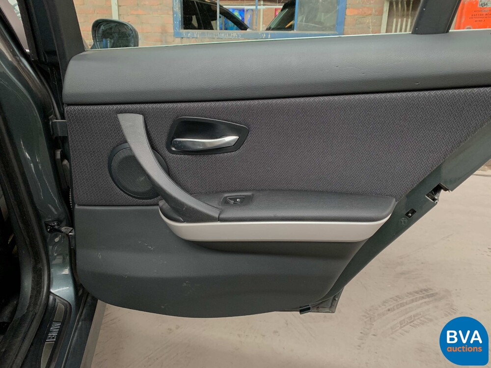 BMW 325d Touring 197pk -Facelift- 2009, 3-XLF-49