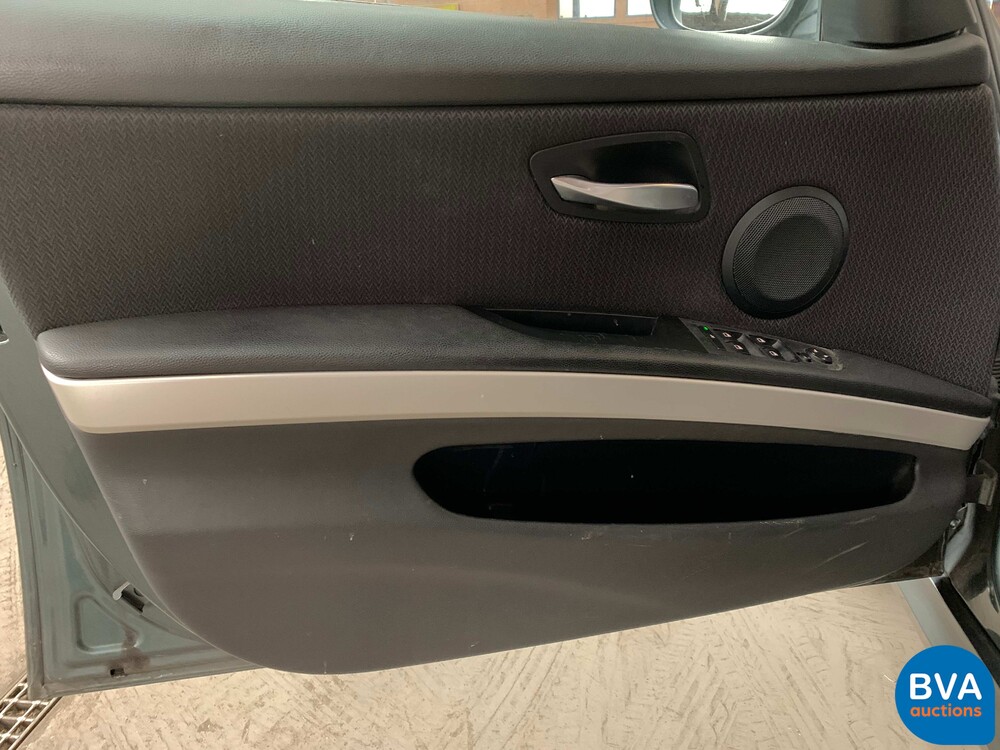 BMW 325d Touring 197pk -Facelift- 2009, 3-XLF-49