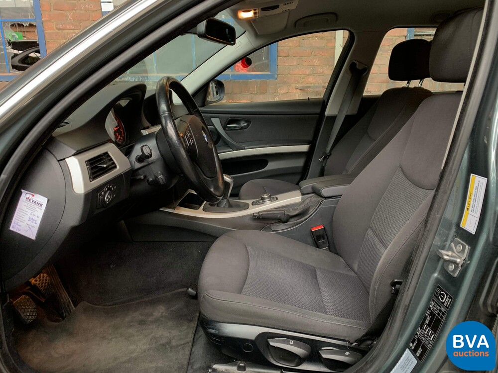 BMW 325d Touring 197pk -Facelift- 2009, 3-XLF-49