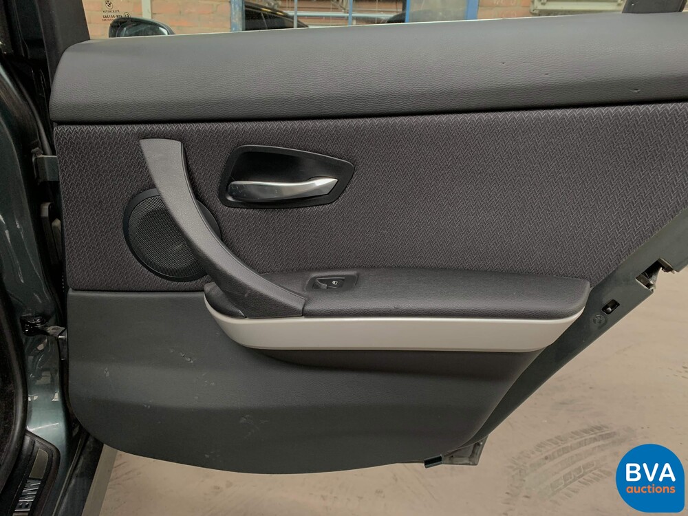 BMW 325d Touring 197pk -Facelift- 2009, 3-XLF-49