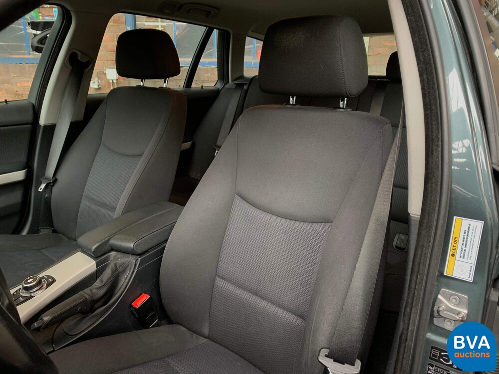 BMW 325d Touring 197pk -Facelift- 2009, 3-XLF-49