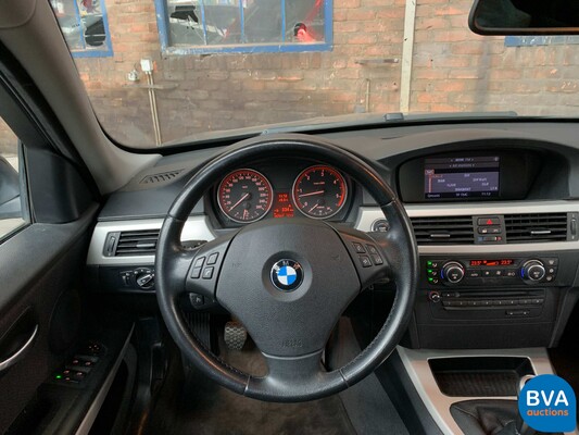 BMW 325d Touring 197pk -Facelift- 2009, 3-XLF-49