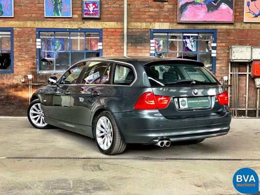 BMW 325d Touring 197pk -Facelift- 2009, 3-XLF-49