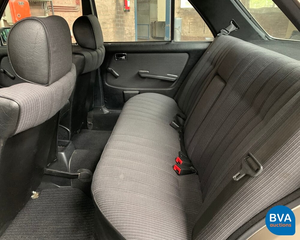 Mercedes-Benz 230E W123 1984, 71-GVJ-7