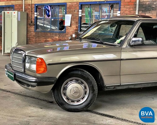 Mercedes-Benz 230E W123 1984, 71-GVJ-7