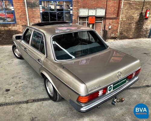 Mercedes-Benz 230E W123 1984, 71-GVJ-7