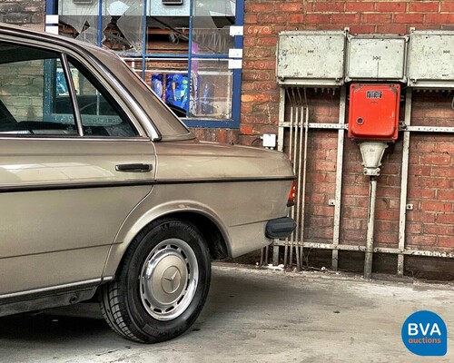 Mercedes-Benz 230E W123 1984, 71-GVJ-7