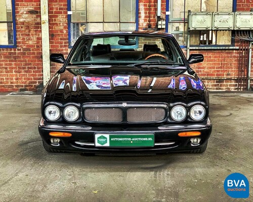 Jaguar XJR 4.0 Supercharger 363pk V8 -Org.NL- 2002, 34-JH-PD