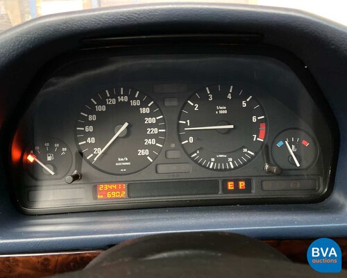 BMW 525i Touring E34, 33-HDH-8