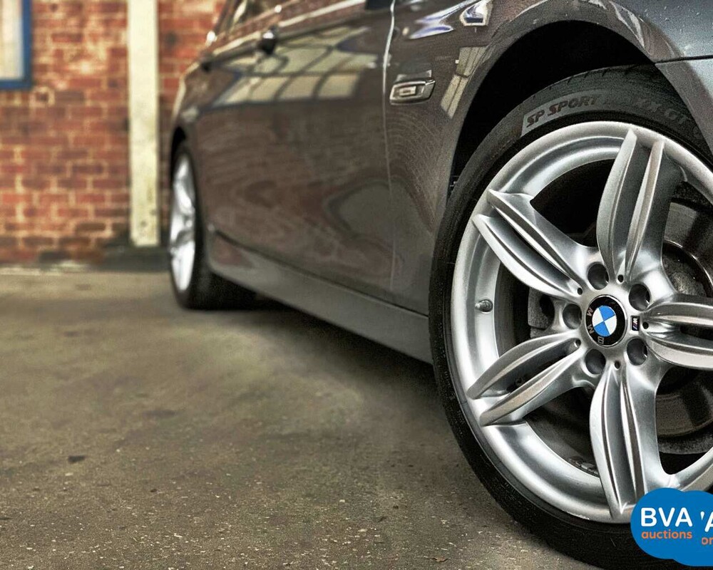 BMW 5-Serie 520d Touring 184pk 2014, 8-XGN-05