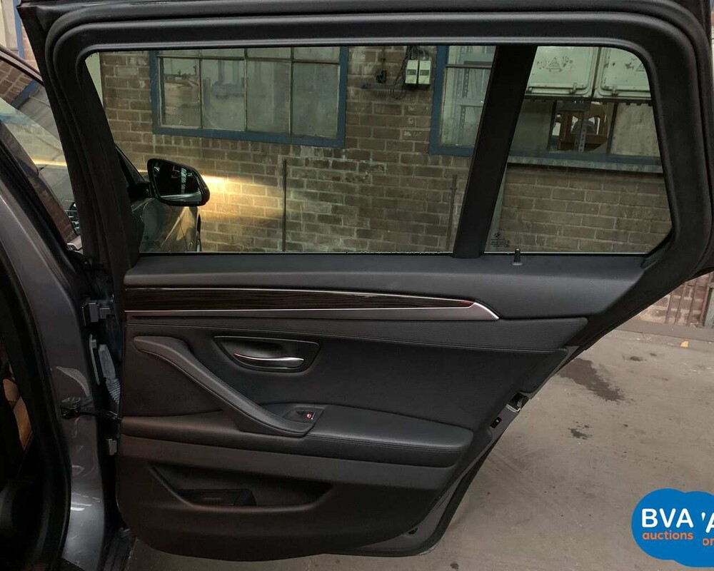 BMW 5-Serie 520d Touring 184pk 2014, 8-XGN-05