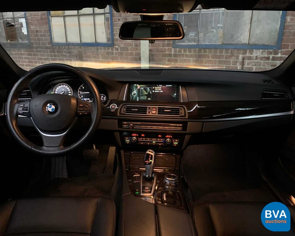 BMW 5-Serie 520d Touring 184pk 2014, 8-XGN-05