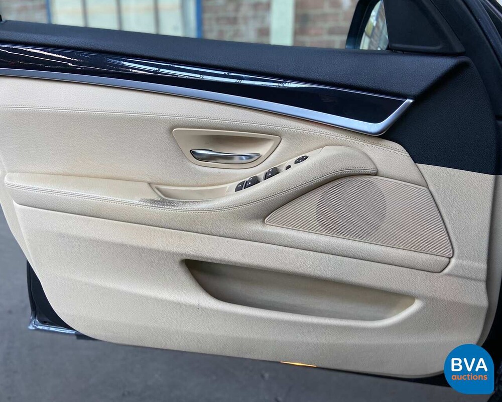 BMW 5-Serie Touring 528i High Executive 258pk 2011, 78-PLG-1