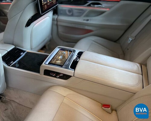 BMW 750Li xDrive 449pk High Ex. 2015 V8 7 Series LANG, RK-276-X.