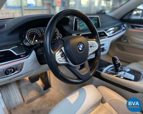 BMW 750Li xDrive 449pk High Ex. 2015 V8 7 Series LANG, RK-276-X.