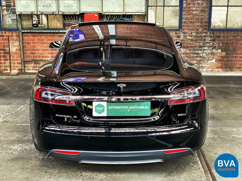 Tesla Model S 85D Base 423 Stück 2015, GJ-387-Z.