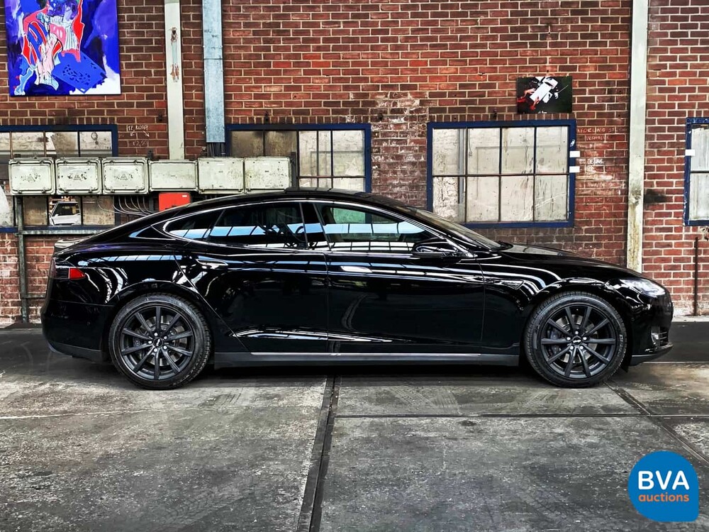 Tesla Model S 85D Base 423 Stück 2015, GJ-387-Z.