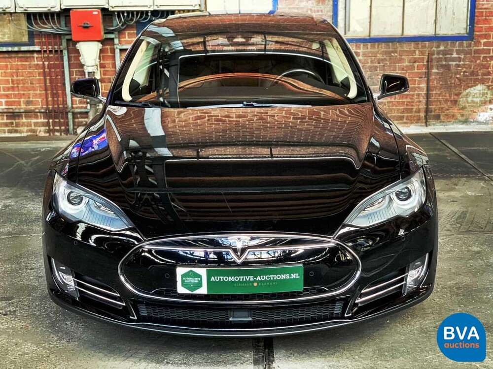 Tesla Model S 85D Base 423 Stück 2015, GJ-387-Z.