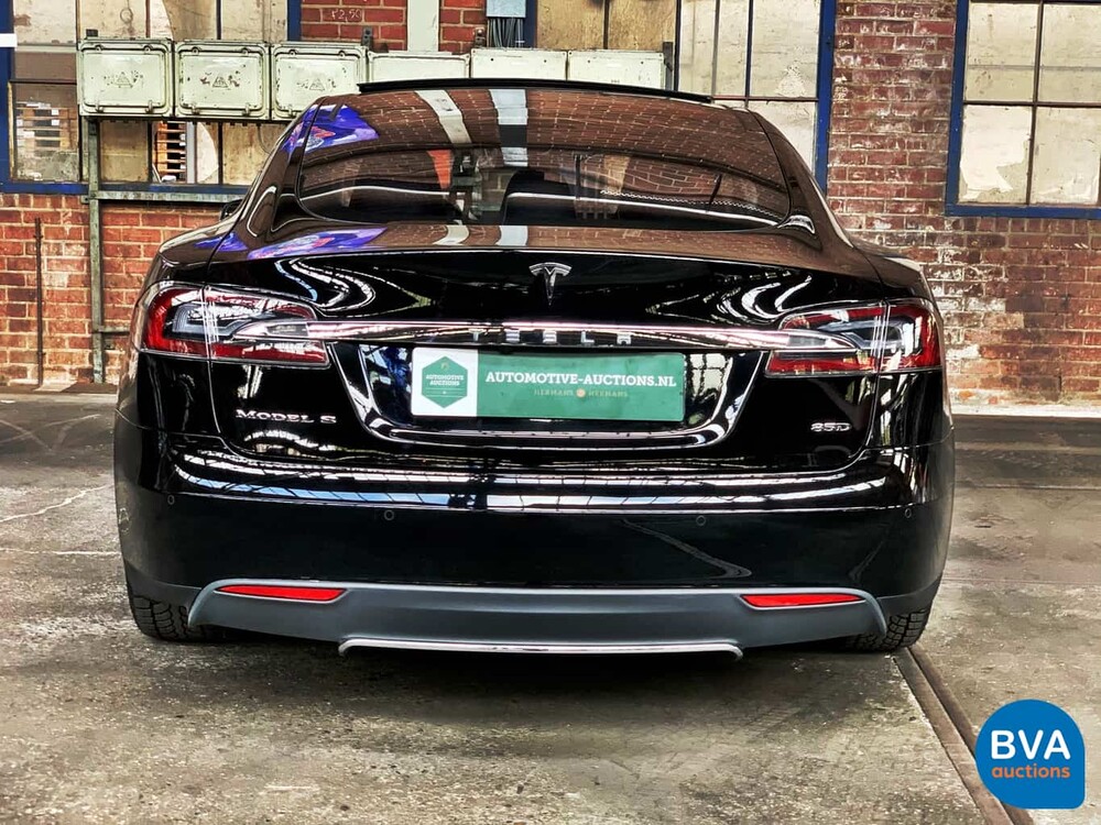 Tesla Model S 85D Base 423 Stück 2015, GJ-387-Z.