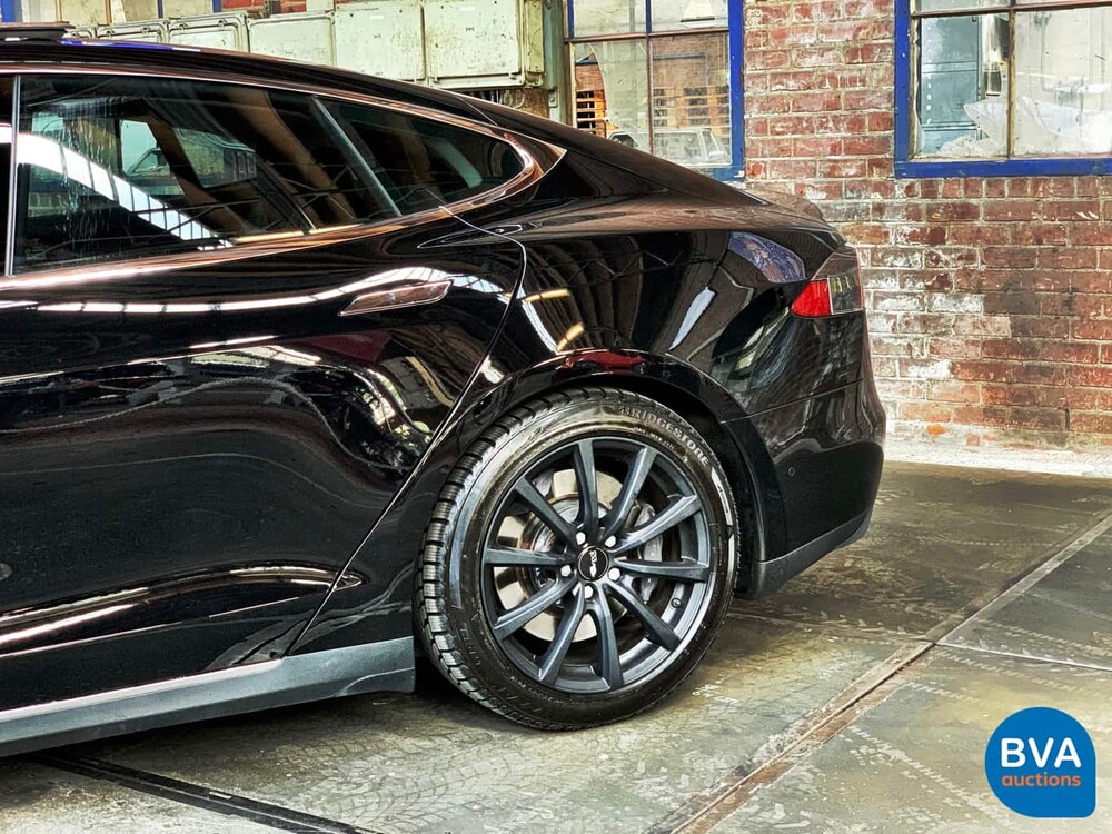 Tesla Model S 85D Base 423 Stück 2015, GJ-387-Z.