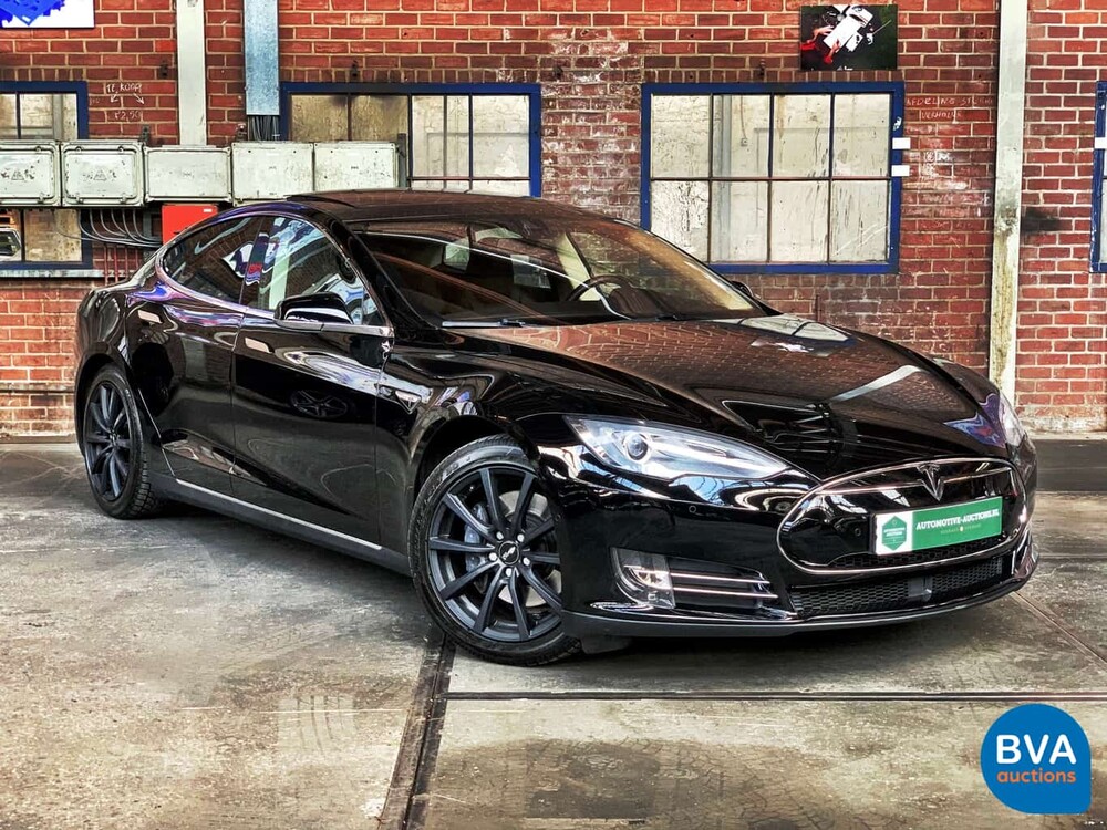 Tesla Model S 85D Base 423 Stück 2015, GJ-387-Z.