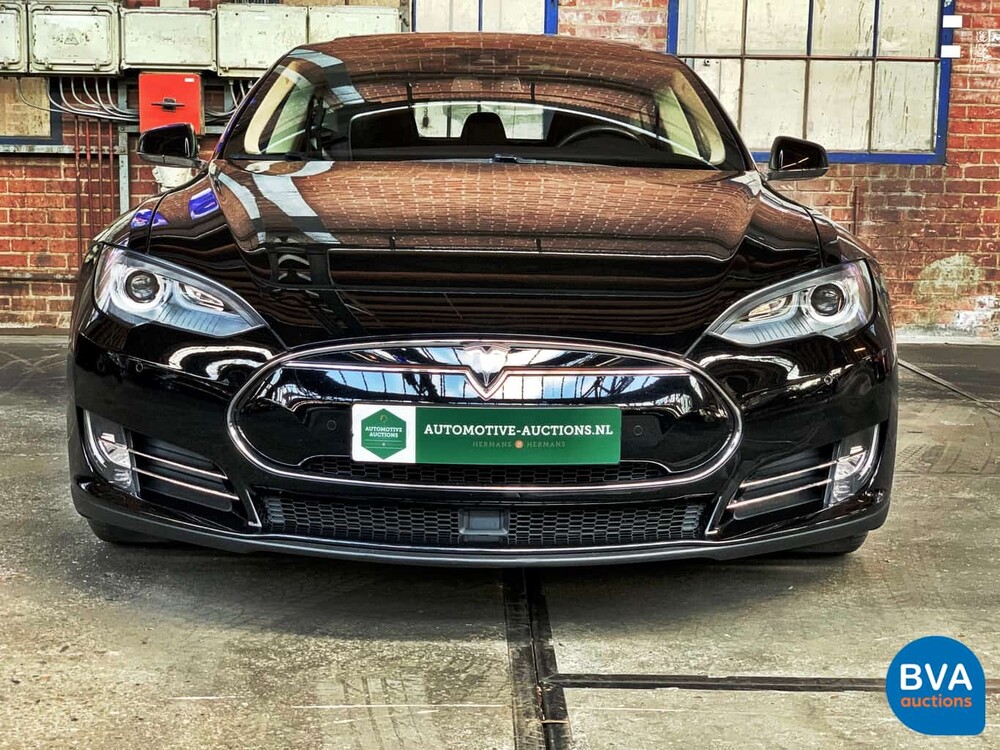 Tesla Model S 85D Base 423 Stück 2015, GJ-387-Z.
