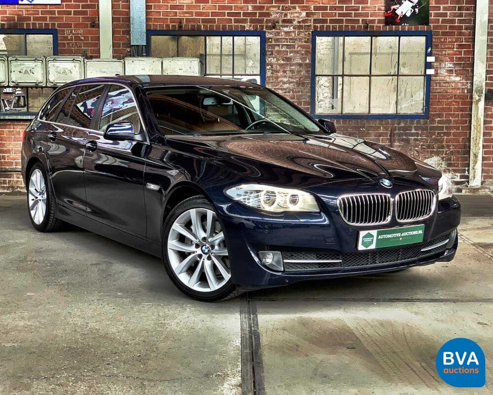 BMW 528I Touring 5er High Executive 6-Zylinder -Org. NL-, 32-PSZ-2.