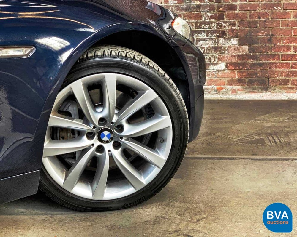 BMW 528I Touring 5er High Executive 6-Zylinder -Org. NL-, 32-PSZ-2.