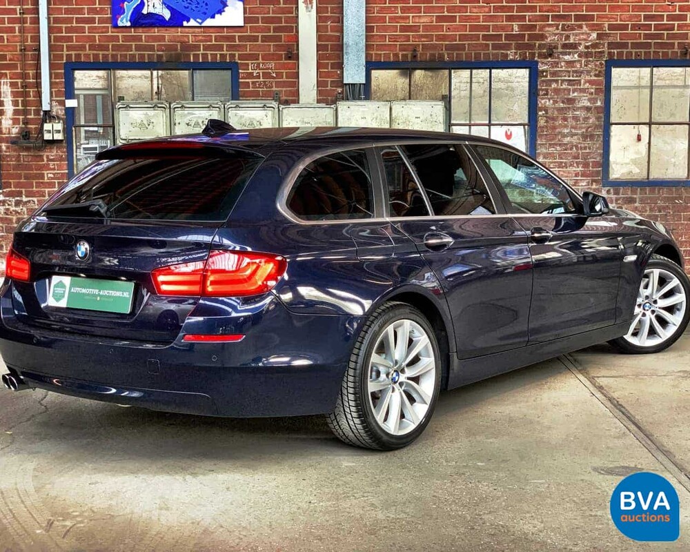 BMW 528I Touring 5er High Executive 6-Zylinder -Org. NL-, 32-PSZ-2.