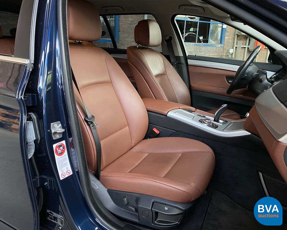 BMW 528I Touring 5er High Executive 6-Zylinder -Org. NL-, 32-PSZ-2.