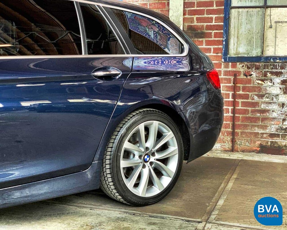 BMW 528I Touring 5er High Executive 6-Zylinder -Org. NL-, 32-PSZ-2.