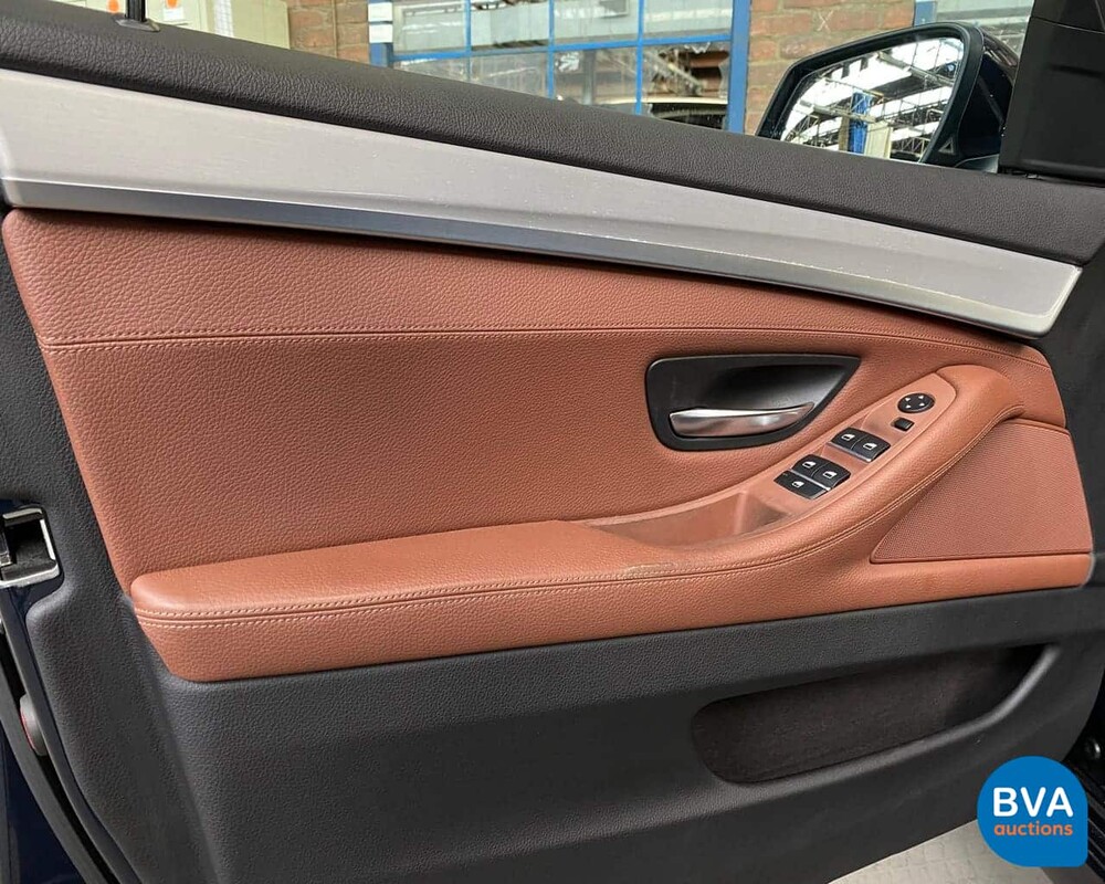 BMW 528I Touring 5er High Executive 6-Zylinder -Org. NL-, 32-PSZ-2.