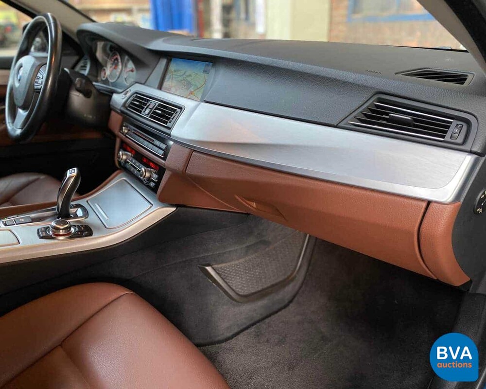 BMW 528I Touring 5er High Executive 6-Zylinder -Org. NL-, 32-PSZ-2.