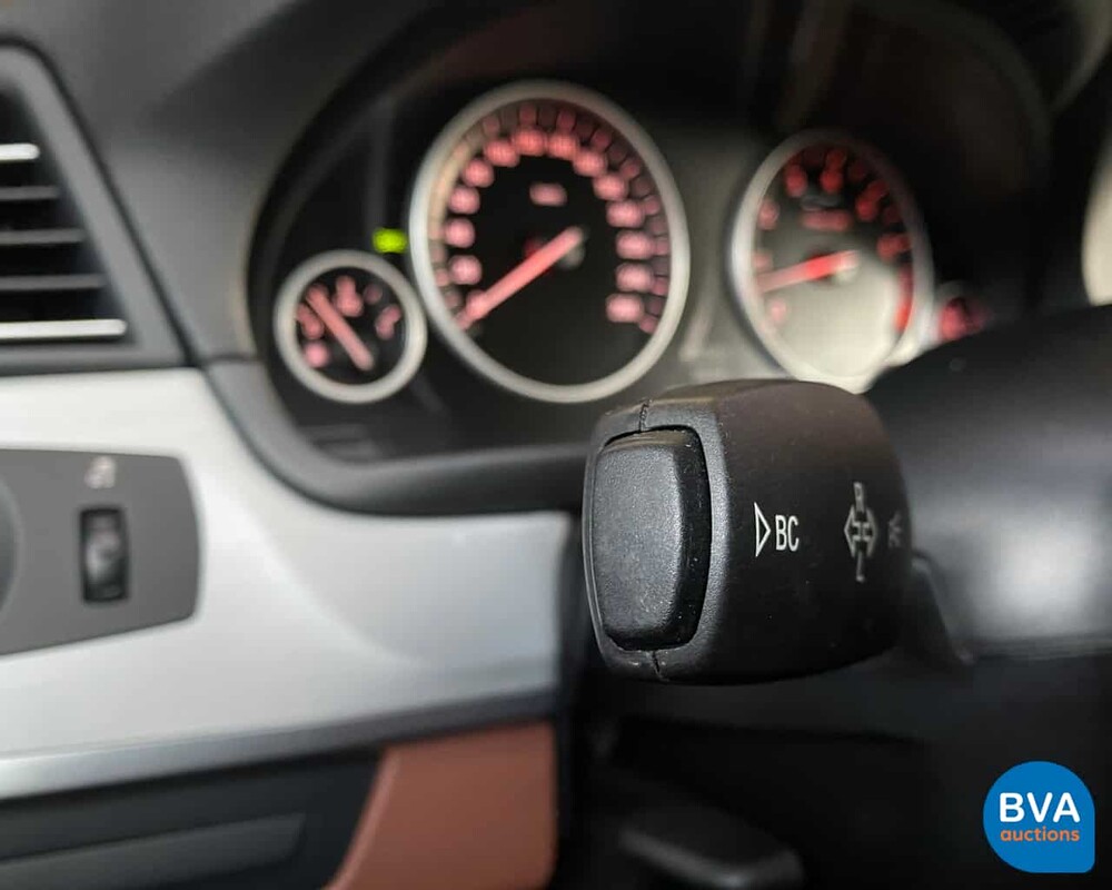 BMW 528I Touring 5er High Executive 6-Zylinder -Org. NL-, 32-PSZ-2.