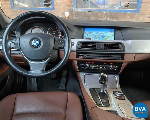 BMW 528I Touring 5-Serie High Executive 6-Cilinder -Org. NL- + NAP, 32-PSZ-2