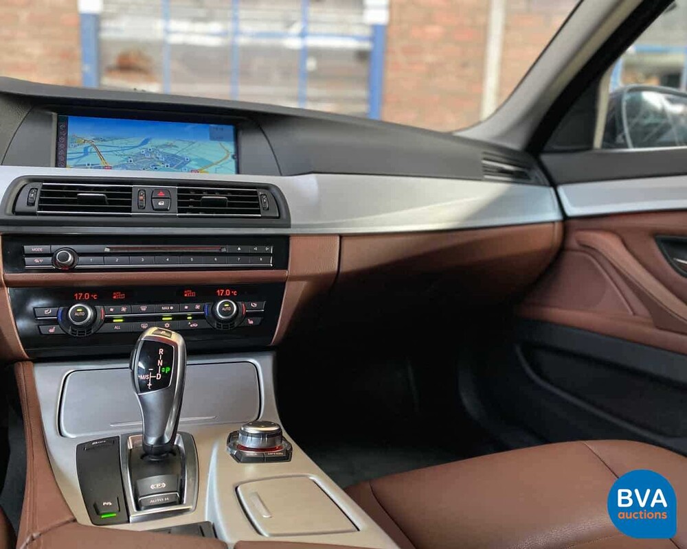 BMW 528I Touring 5er High Executive 6-Zylinder -Org. NL- + NAP, 32-PSZ-2.