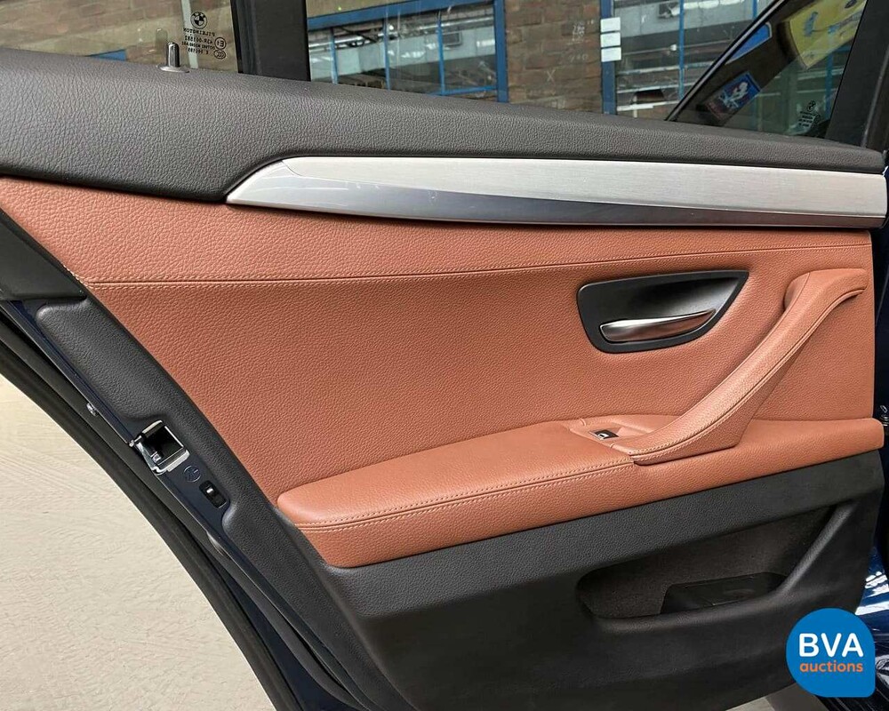 BMW 528I Touring 5er High Executive 6-Zylinder -Org. NL- + NAP, 32-PSZ-2.