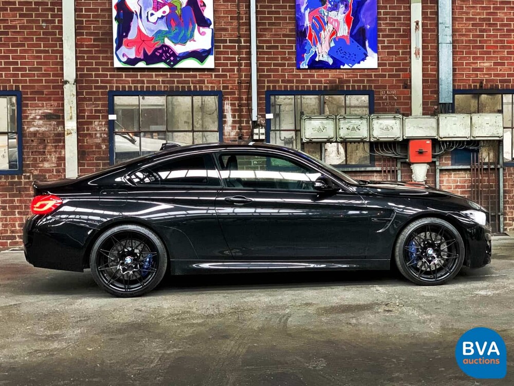 BMW M4 Competition Coupé 450 PS 4er 2017.