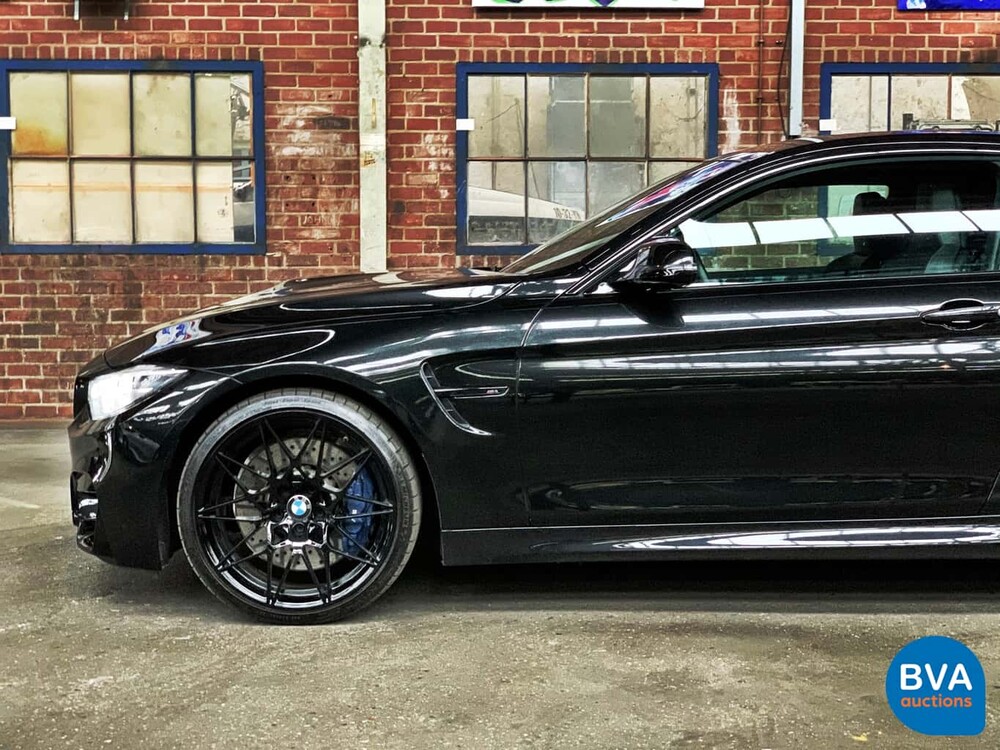 BMW M4 Competition Coupé 450 PS 4er 2017.