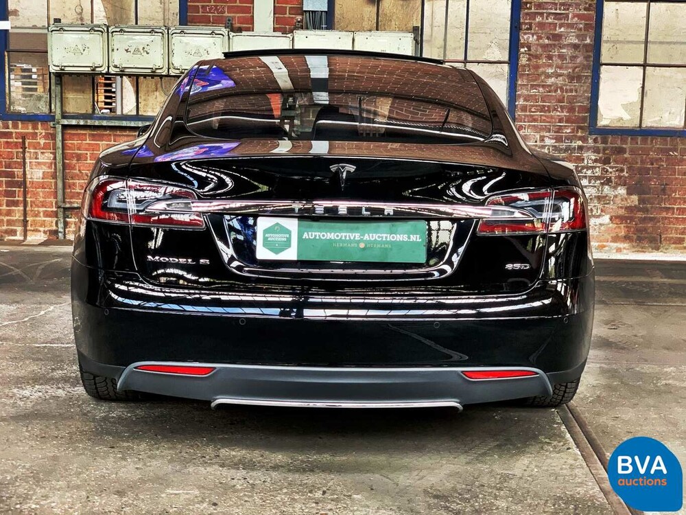 Tesla Model S 85D Base 423 Stück 2015, GJ-387-Z.